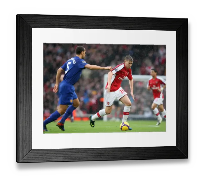 Framed Print : Nicklas Bendtner (Arsenal) Rio Ferdinand (Man Utd) Framed Print : Nicklas Bendtner (Arsenal) Rio Ferdinand (Man Utd)