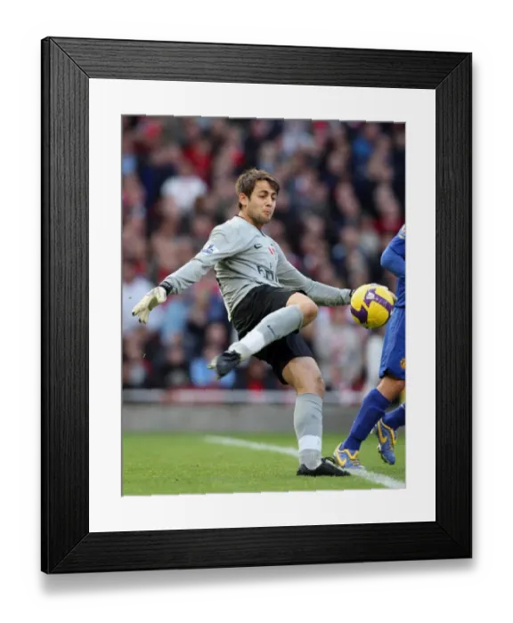 Framed Print : Lukasz Fabianski's Heroic Performance: Arsenal's 2-1 Victory Over Manchester United (08 / 11 / 08)