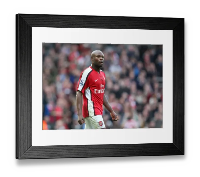 Framed Print : Arsenal's Gallas Secures 2-1 Victory Over Manchester United (8 / 11 / 08)