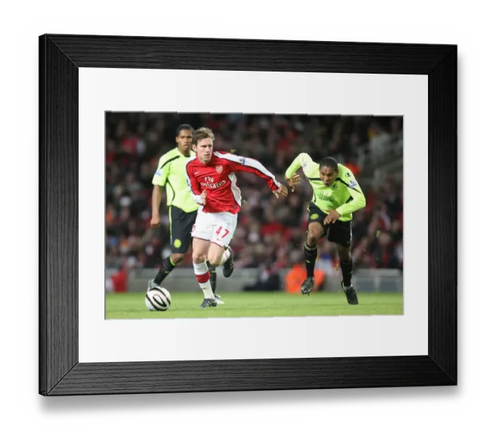 Framed Print : Arsenal Triumphs Over Wigan: Mark Randall vs. Wilson Palacios in the Carling Cup Showdown at Emirates Stadium, 11 / 11 / 2008 (3:0)