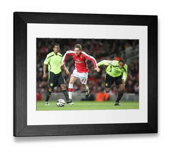 Framed Print : Mark Randall (Arsenal) Wilson Palacios (Wigan)