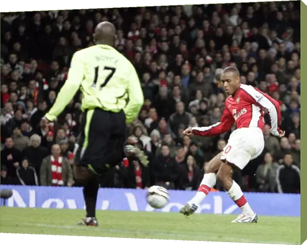 Jay Simpson scores his and Arsenals 2nd goal