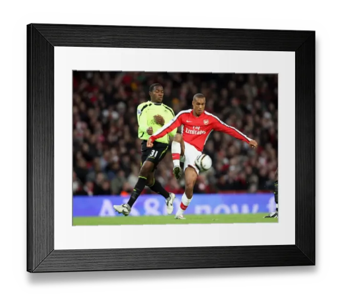 Framed Print : Jay Simpson (Arsenal) Maynor Figueroa (Wigan)