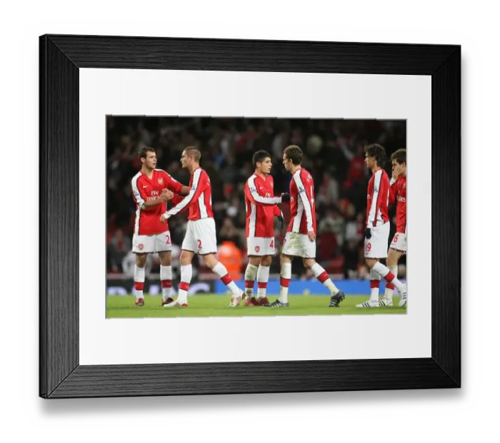Framed Print : Arsenal players celebrate after the match