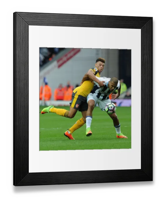 Framed Print : Arsenal's Alex Oxlade-Chamberlain Closes In on West Brom's Salomon Rondon