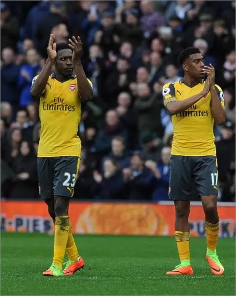 Danny Welbeck and Alex Iwobi (Arsenal) clap the fans after the match