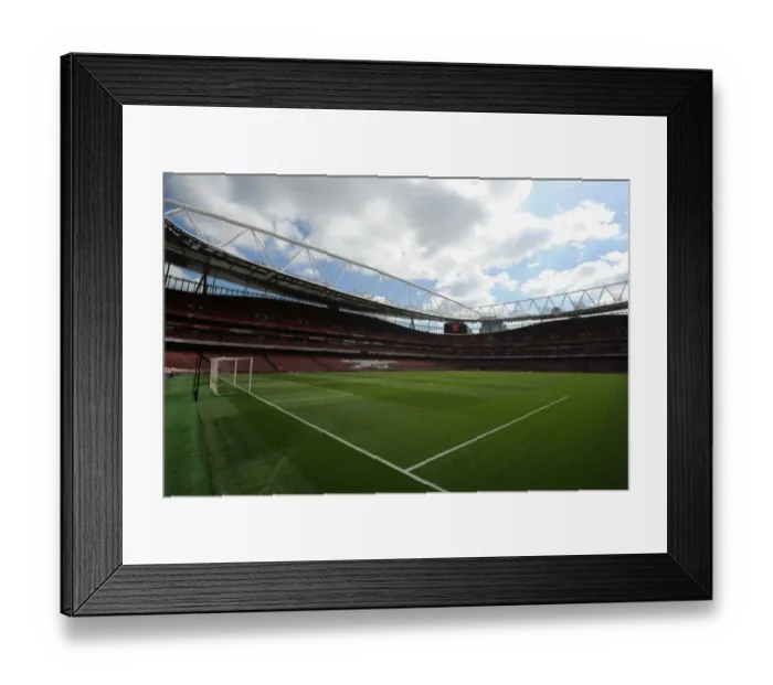 Framed Print : Emirates Battle: Arsenal vs Manchester City, Premier League 2016-17 Framed Print : Emirates Battle: Arsenal vs Manchester City, Premier League 2016-17