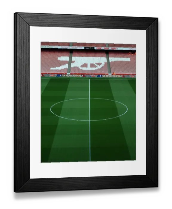 Framed Print : Arsenal vs Manchester City: Premier League Clash at Emirages Stadium (2016-17)