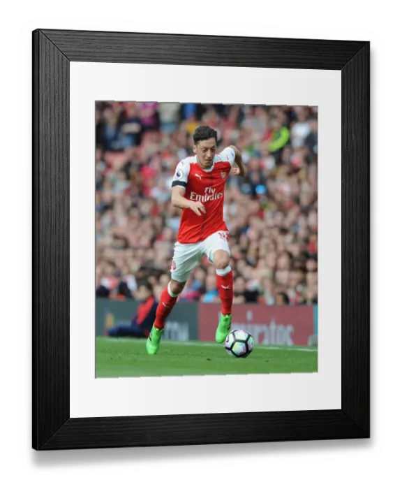 Framed Print : Mesut Ozil in Action: Arsenal vs Manchester City, Premier League 2016-17