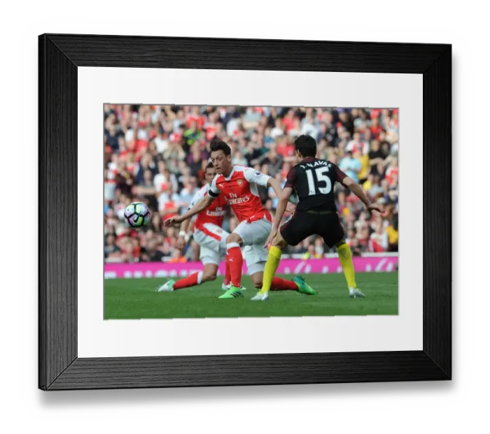Framed Print : Mesut Ozil in Action: Arsenal vs Manchester City, Premier League 2016-17