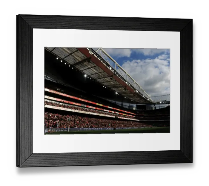Framed Print : Emirates Battle: Arsenal vs Manchester City, Premier League 2016-17