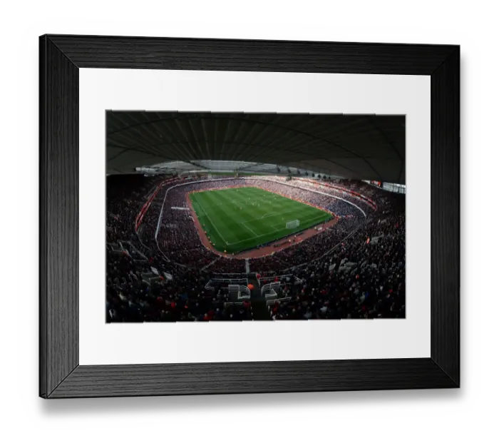 Framed Print : Emirates Battle: Arsenal vs Manchester City, Premier League 2016-17