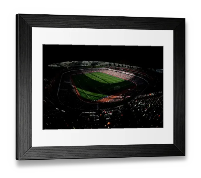Framed Print : Emirates Battle: Arsenal vs Manchester City, Premier League 2016-17 Framed Print : Emirates Battle: Arsenal vs Manchester City, Premier League 2016-17