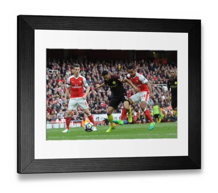 Framed Print : Theo Walcott's Dramatic Goal: Arsenal's Thrilling Victory Over Manchester City