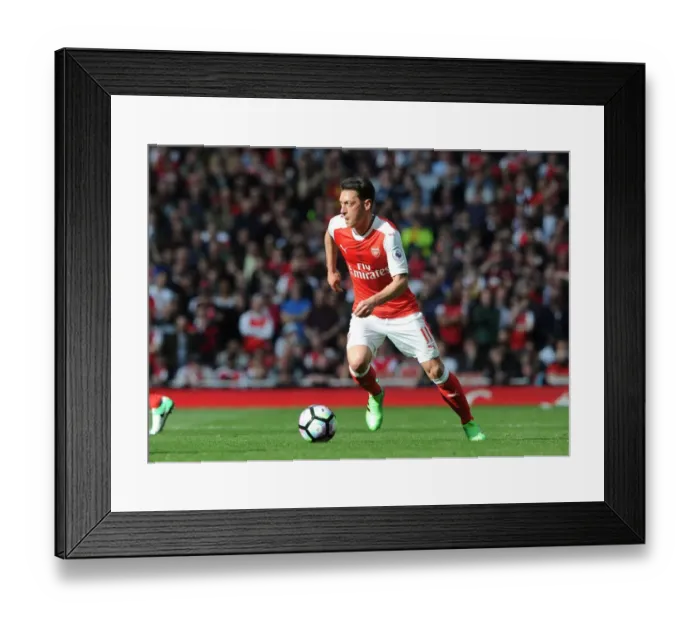 Framed Print : Mesut Ozil in Action: Arsenal vs Manchester City, Premier League 2016-17