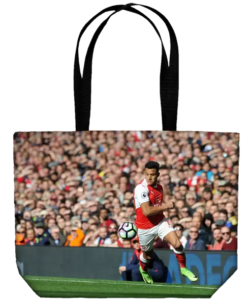 Alexis Sanchez (Arsenal). Arsenal 2: 2 Manchester City. Premier League. Emirates Stadium