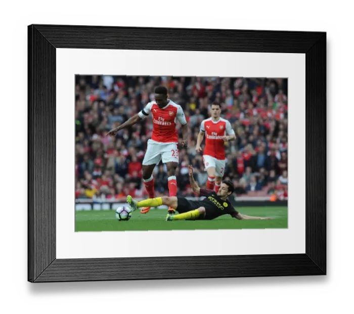 Framed Print : Danny Welbeck (Arsenal) Jesus Navas (Man City)