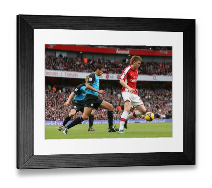 Framed Print : Nicklas Bendtner (Arsenal) Curtis Davies (Aston Villa) Framed Print : Nicklas Bendtner (Arsenal) Curtis Davies (Aston Villa)