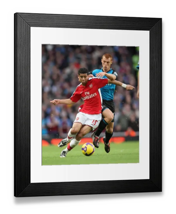 Framed Print : Denilson (Arsenal) Steve Sidwell (Villa) Framed Print : Denilson (Arsenal) Steve Sidwell (Villa)