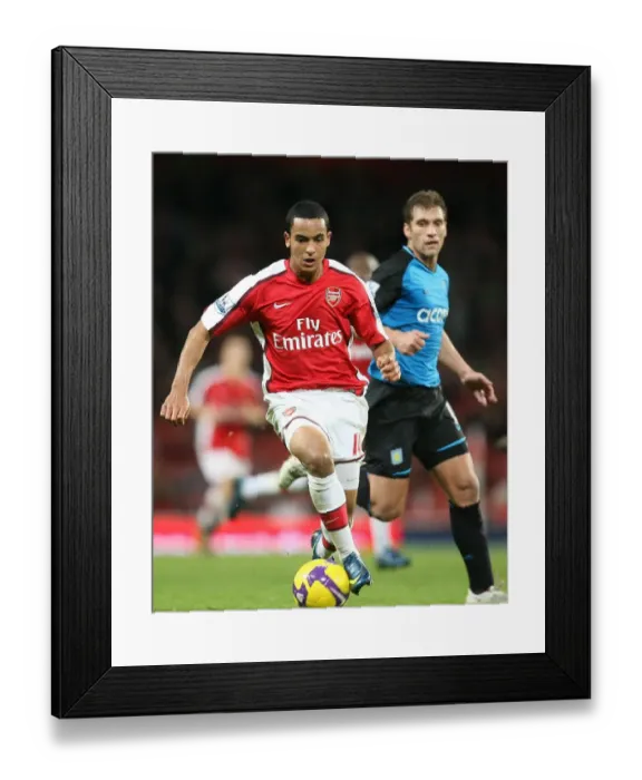Framed Print : Theo Walcott (Arsenal) Stiliyan Petrov (Aston Villa)