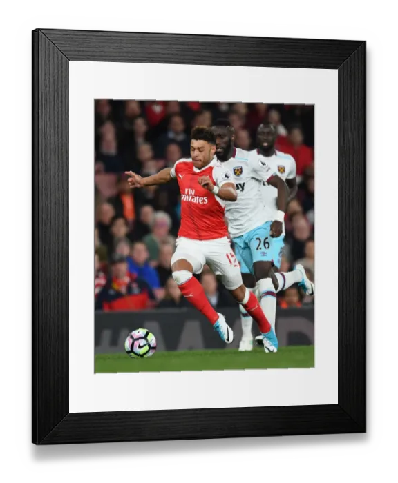 Framed Print : Arsenal's Alex Oxlade-Chamberlain Faces Off Against West Ham's Arthur Masuaku in Premier League Clash