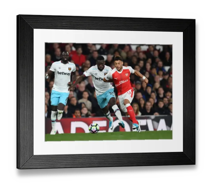 Framed Print : Clash of the Wings: Oxlade-Chamberlain vs Masuaku in Arsenal vs West Ham Showdown