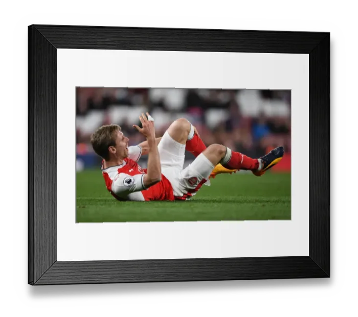 Framed Print : Nacho Monreal in Action: Arsenal vs. West Ham United, Premier League 2016-17 Framed Print : Nacho Monreal in Action: Arsenal vs. West Ham United, Premier League 2016-17
