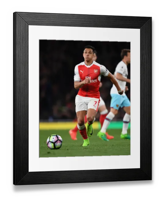 Framed Print : Alexis Sanchez: Arsenal's Premier League Star in Action Against West Ham United (2016-17) Framed Print : Alexis Sanchez: Arsenal's Premier League Star in Action Against West Ham United (2016-17)