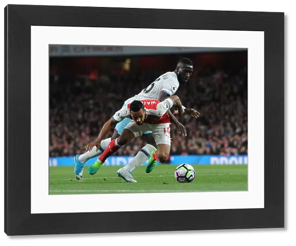Theo Walcott vs. Arthur Masuaku: Intense Battle at the Emirates Stadium - Arsenal v West Ham United, Premier League