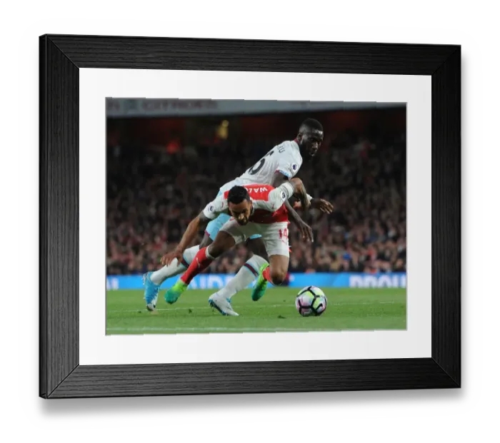 Framed Print : Theo Walcott vs. Arthur Masuaku: Intense Battle at the Emirates Stadium - Arsenal v West Ham United, Premier League