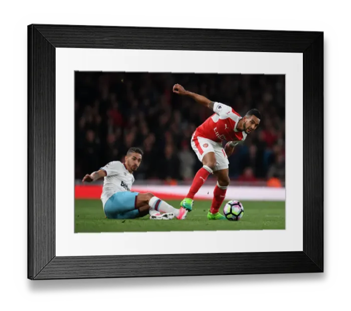 Framed Print : Theo Walcott's Sneaky Move: Outsmarting Manuel Lanzini in the Arsenal vs. West Ham Clash