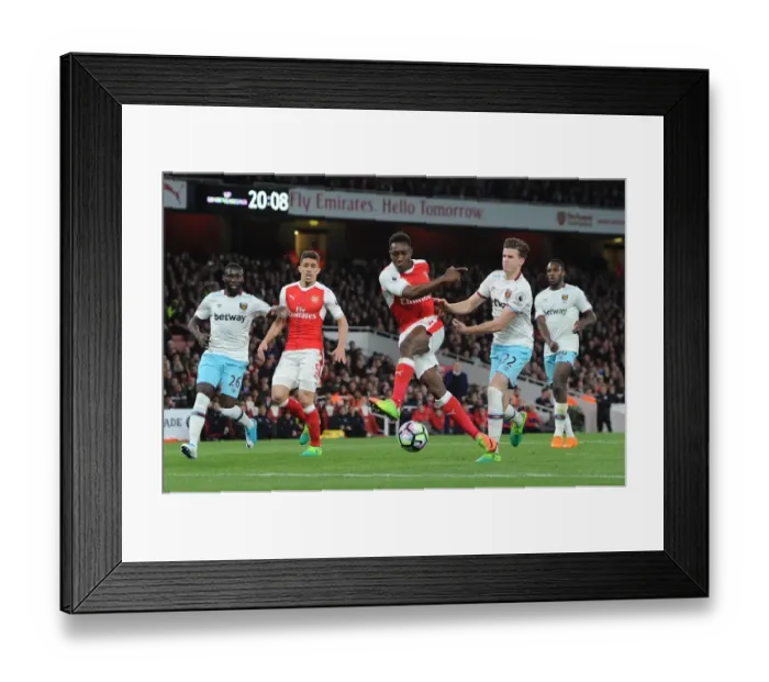 Framed Print : Danny Welbeck (Arsenal) Sam Byram (West Ham). Arsenal 3: 0 West Ham United. Premier League