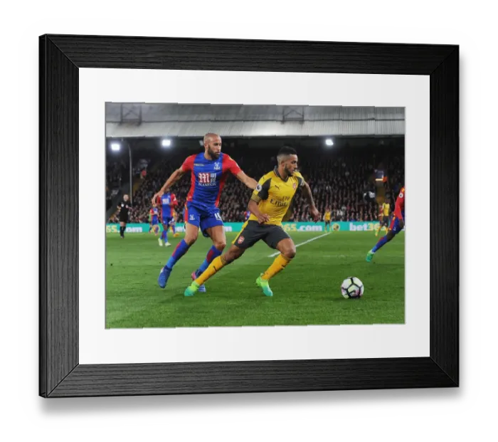 Framed Print : Theo Walcott vs Andros Townsend: Battle at Selhurst Park - Crystal Palace vs Arsenal, Premier League 2016-17 Framed Print : Theo Walcott vs Andros Townsend: Battle at Selhurst Park - Crystal Palace vs Arsenal, Premier League 2016-17