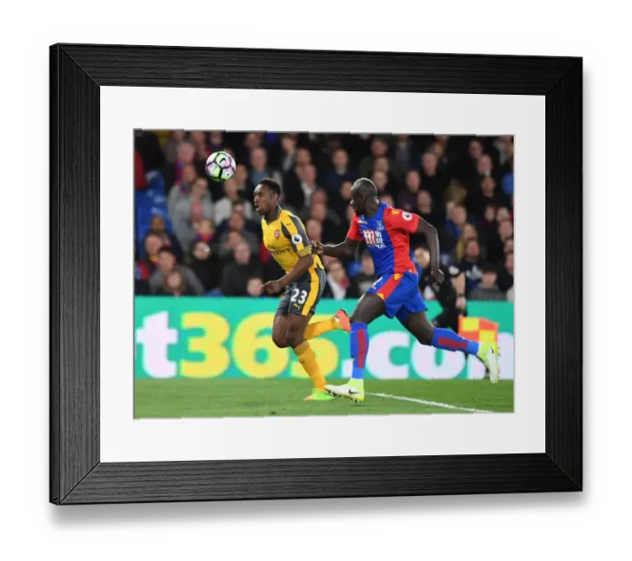 Framed Print : Danny Welbeck Dashes Past Mamadou Sakho: Crystal Palace vs. Arsenal, Premier League 2016-17