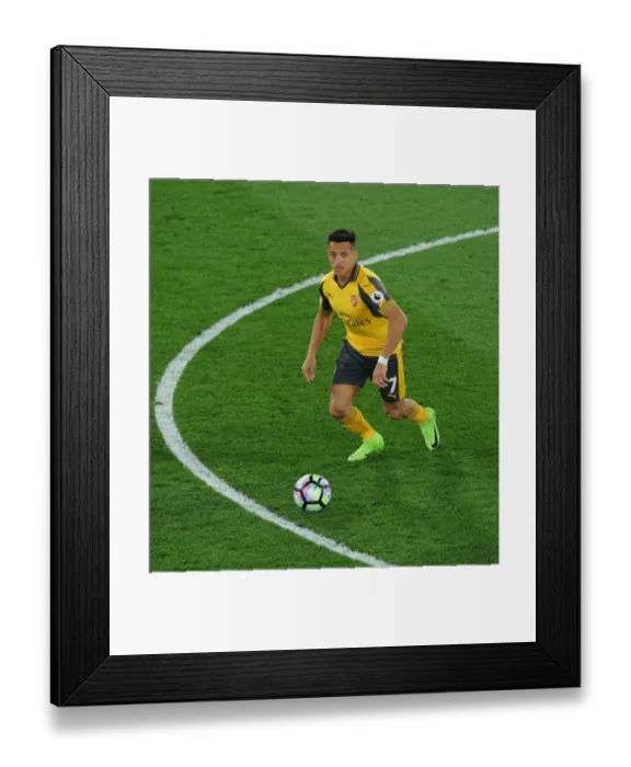 Framed Print : Alexis Sanchez in Action: Arsenal vs Crystal Palace Premier League Clash (2016-17) Framed Print : Alexis Sanchez in Action: Arsenal vs Crystal Palace Premier League Clash (2016-17)