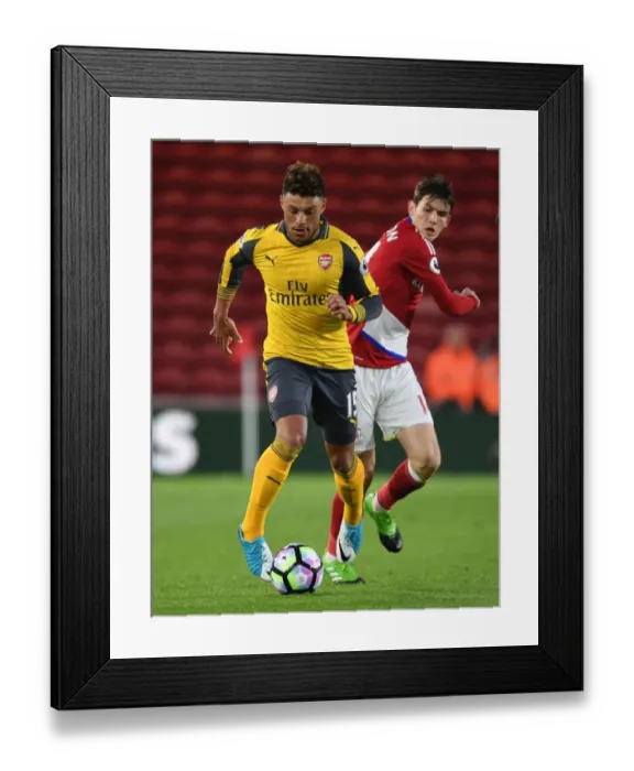 Framed Print : Clash of Midfield Titans: Oxlade-Chamberlain vs. de Roon - Arsenal vs. Middlesbrough, Premier League 2016-17