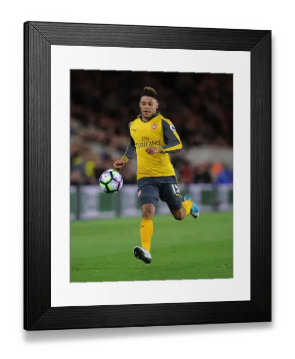 Framed Print : Alex Oxlade-Chamberlain: Arsenal Star in Action vs Middlesbrough, Premier League 2016-17
