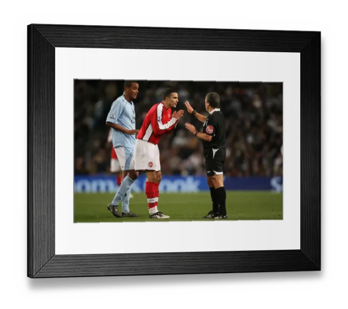 Framed Print : Van Persie's Agony: Manchester City's 3-0 Victory Over Arsenal (2008)
