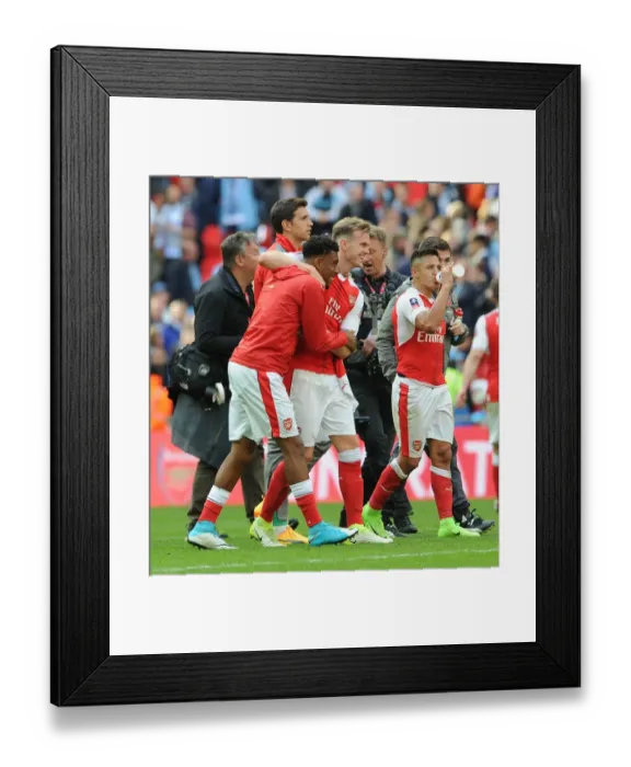Framed Print : Arsenal's Holding and Iwobi: FA Cup Semi-Final Victory Celebration Over Manchester City