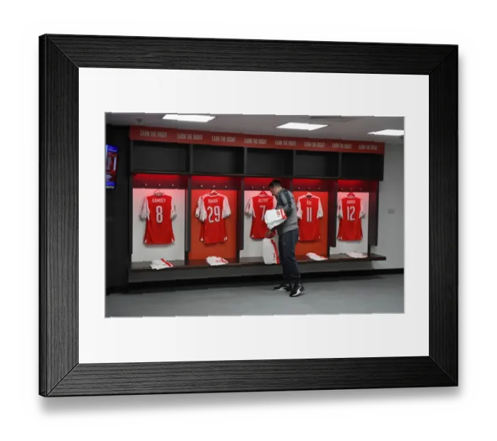 Framed Print : Arsenal: Pre-Match Tension in the Changing Room before FA Cup Semi-Final vs Manchester City