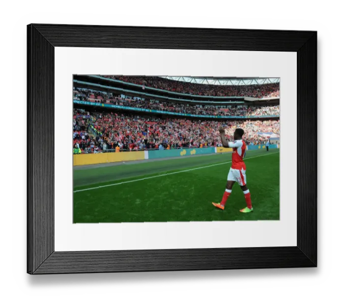 Framed Print : Danny Welbeck Celebrates with Arsenal Fans after FA Cup Semi-Final Win over Manchester City