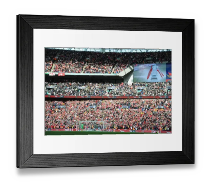 Framed Print : Arsenal Fans Passionate Showdown: Arsenal v Manchester City - FA Cup Semi-Final