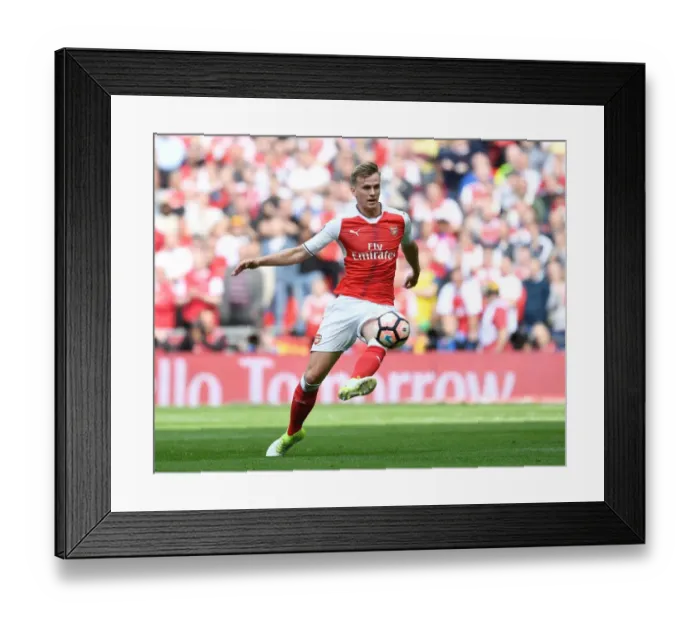 Framed Print : Arsenal's Rob Holding in FA Cup Semi-Final Showdown Against Manchester City