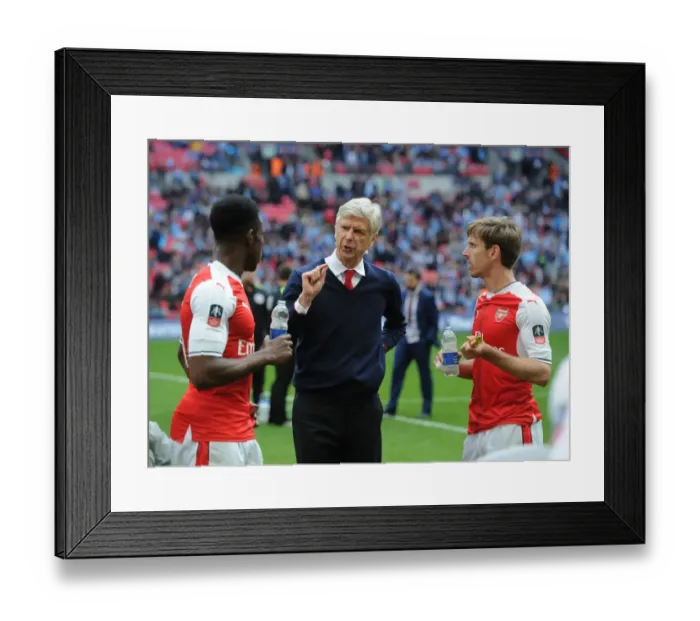 Framed Print : Arsene Wenger Consults Danny Welbeck and Nacho Monreal Before FA Cup Semi-Final Extra Time (Arsenal vs Manchester City, 2017)