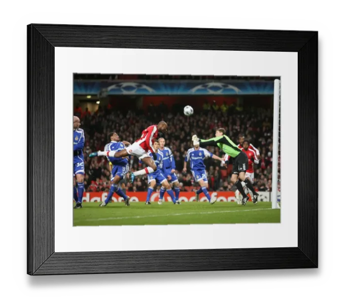 Framed Print : William Gallas (Arsenal) Stanislav Bogush (Dynamo Kyiv) Framed Print : William Gallas (Arsenal) Stanislav Bogush (Dynamo Kyiv)