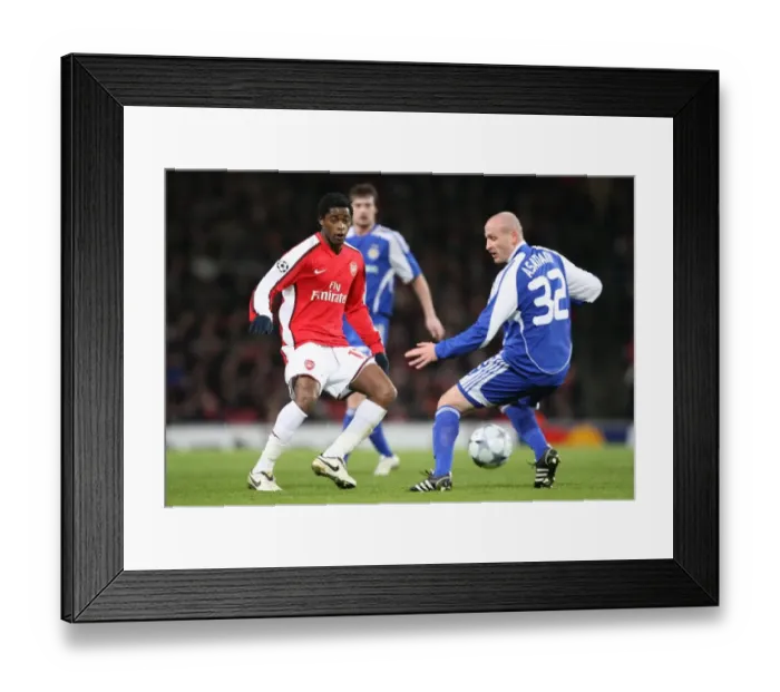 Framed Print : Alex Song (Arsenal) Malkhaz Asatiani (Dynamo Kyiv)