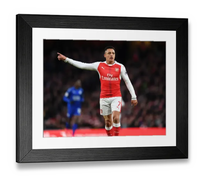 Framed Print : Alexis Sanchez: Arsenal's Premier League Star in Action Against Leicester City (2016-17) Framed Print : Alexis Sanchez: Arsenal's Premier League Star in Action Against Leicester City (2016-17)