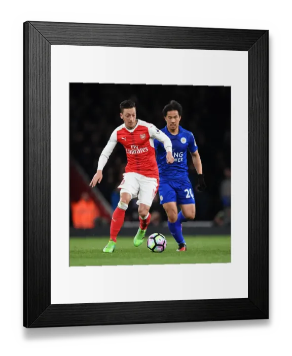 Framed Print : Mesut Ozil Outmaneuvers Shinji Okazaki: Arsenal vs Leicester City, Premier League 2016-17 Framed Print : Mesut Ozil Outmaneuvers Shinji Okazaki: Arsenal vs Leicester City, Premier League 2016-17