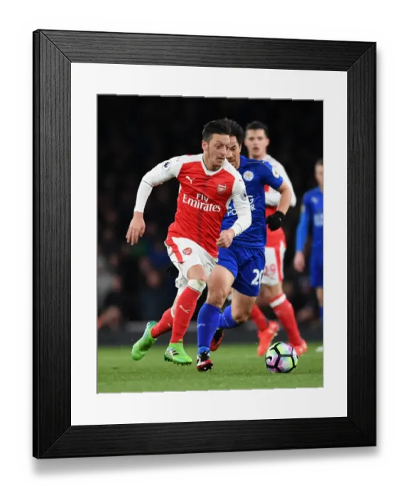 Framed Print : Mesut Ozil Outsmarts Shinji Okazaki: Arsenal vs Leicester City Premier League Clash, 2016-17 Framed Print : Mesut Ozil Outsmarts Shinji Okazaki: Arsenal vs Leicester City Premier League Clash, 2016-17