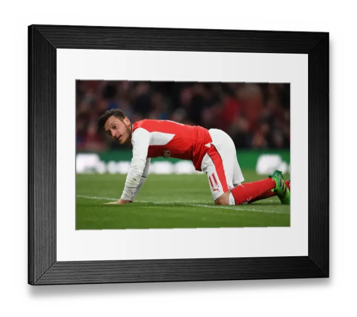 Framed Print : Mesut Ozil in Action: Arsenal vs Leicester City, Premier League 2016-17